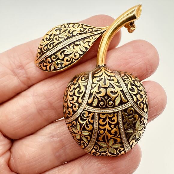 Vintage Brass Apple with Design Light Green Enamel Wash Brooch - Picture 5 of 8